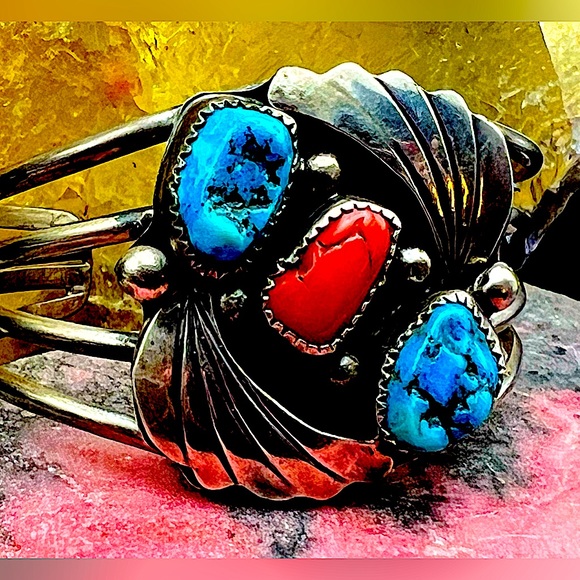 Rare Native American Navajo Artist signed Sterling Silver Turquoise Coral Cuff - Picture 4 of 9